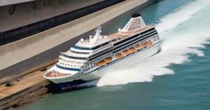 Bulgarian Cruise Ship Crashes into a Wall On River Danube In Austria, Injuring 11