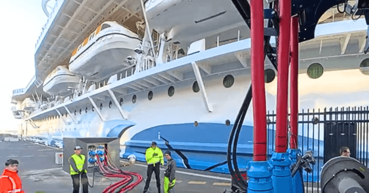 Cruise ship
