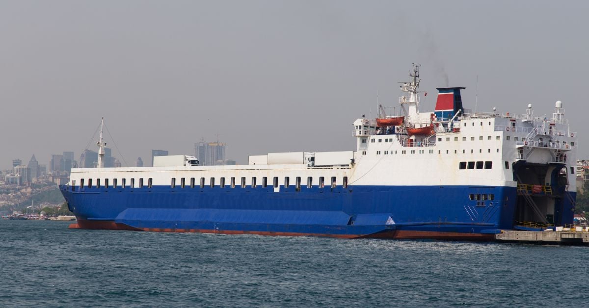 Mercedes-Benz Cargo Vessel Grounded in Düsseldorf Harbour Disrupts Rotterdam Route
