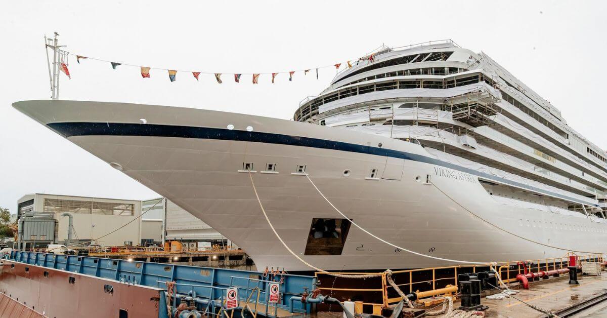 Cruise ship
