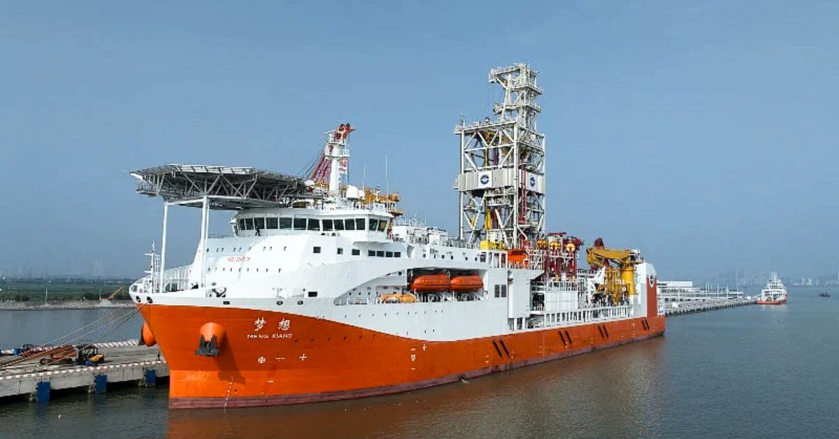 Ocean drilling ship