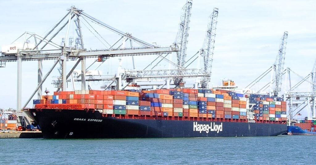 Maersk, Hapag-Lloyd Resume More Suez Canal Voyages Despite Red Sea Risks