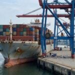 272米集装箱船CMA CGM Pointe Noire在意大利利沃诺港撞上装卸起重机被扣，码头六台起重机仅两台可用