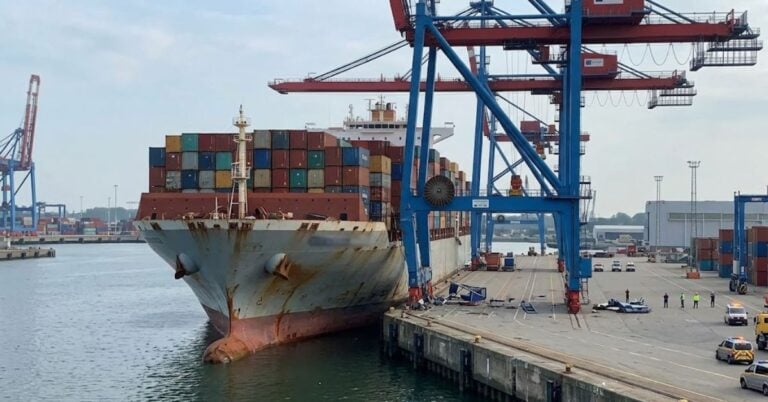 272 Metre Containership Hits Ship-To-Shore Crane At Italy’s Port Of Livorno And Gets Detained